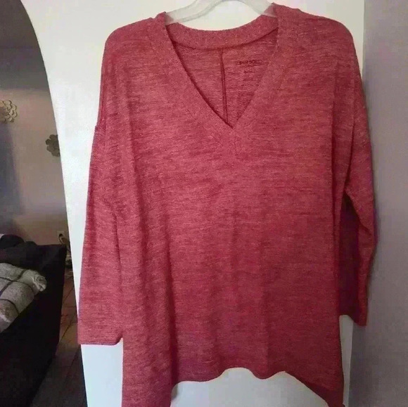Torrid Super Soft Plush V-Neck Drop Shoulder Sharkbite Hem Top size 1 #171 - Picture 2 of 5